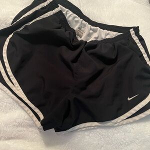 Women’s M Nike Shorts